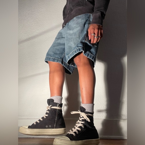 Levi’s Carpenter Jorts - Picture 2 of 14